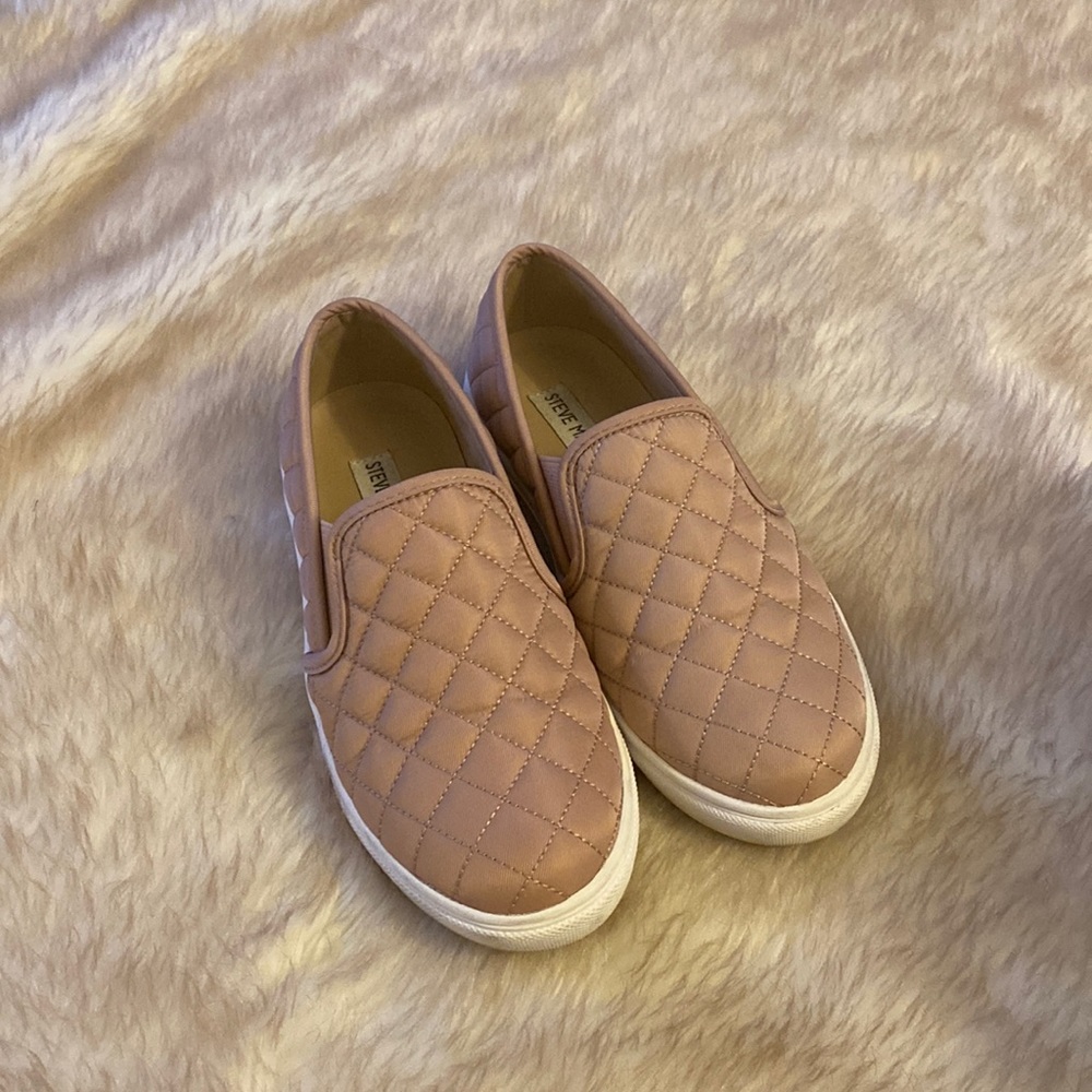 Size 6, dusty rose pink, Steve Madden slip on sneaks!!
